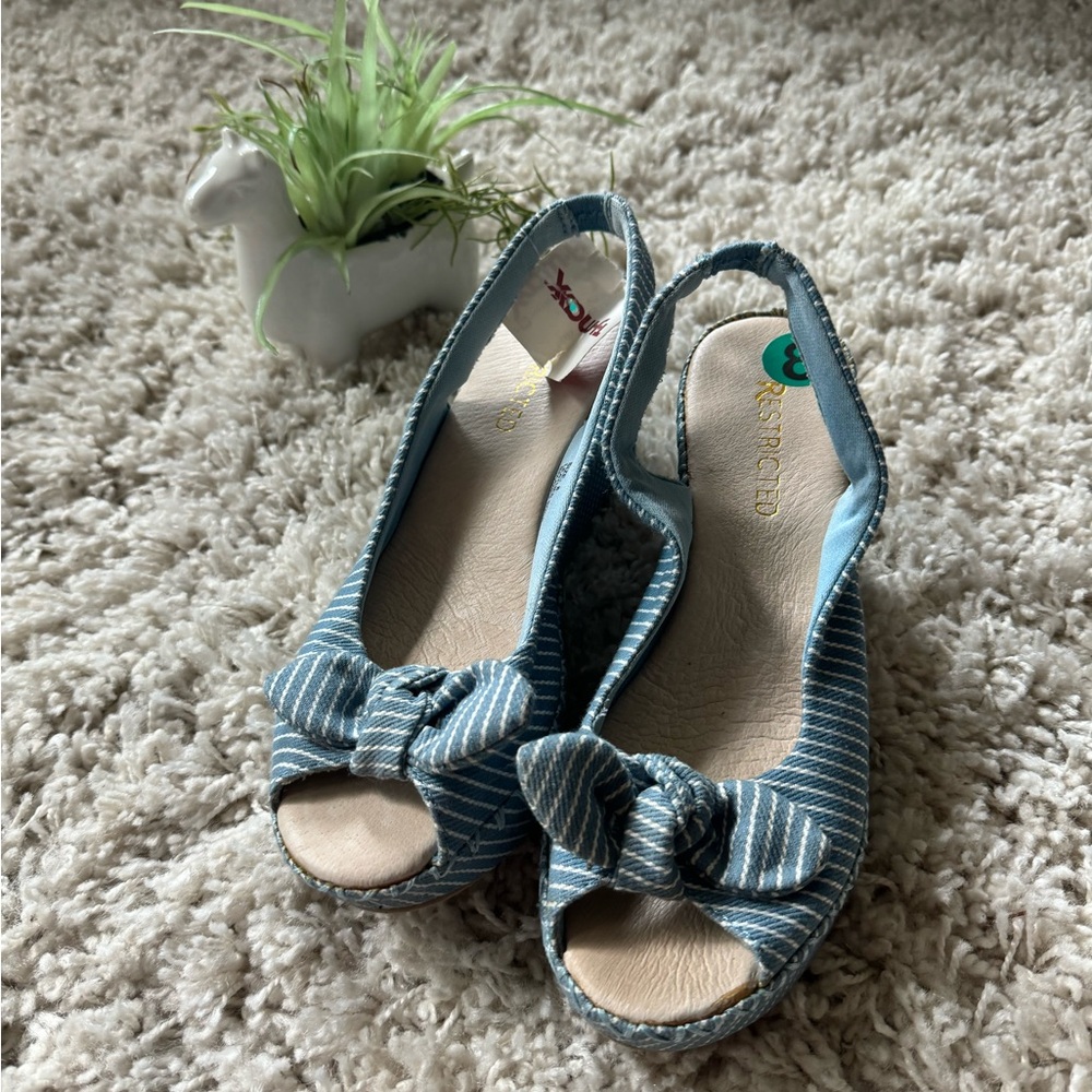 Restricted Blue and white bow peep toe sandals high heels pinstriped vin…